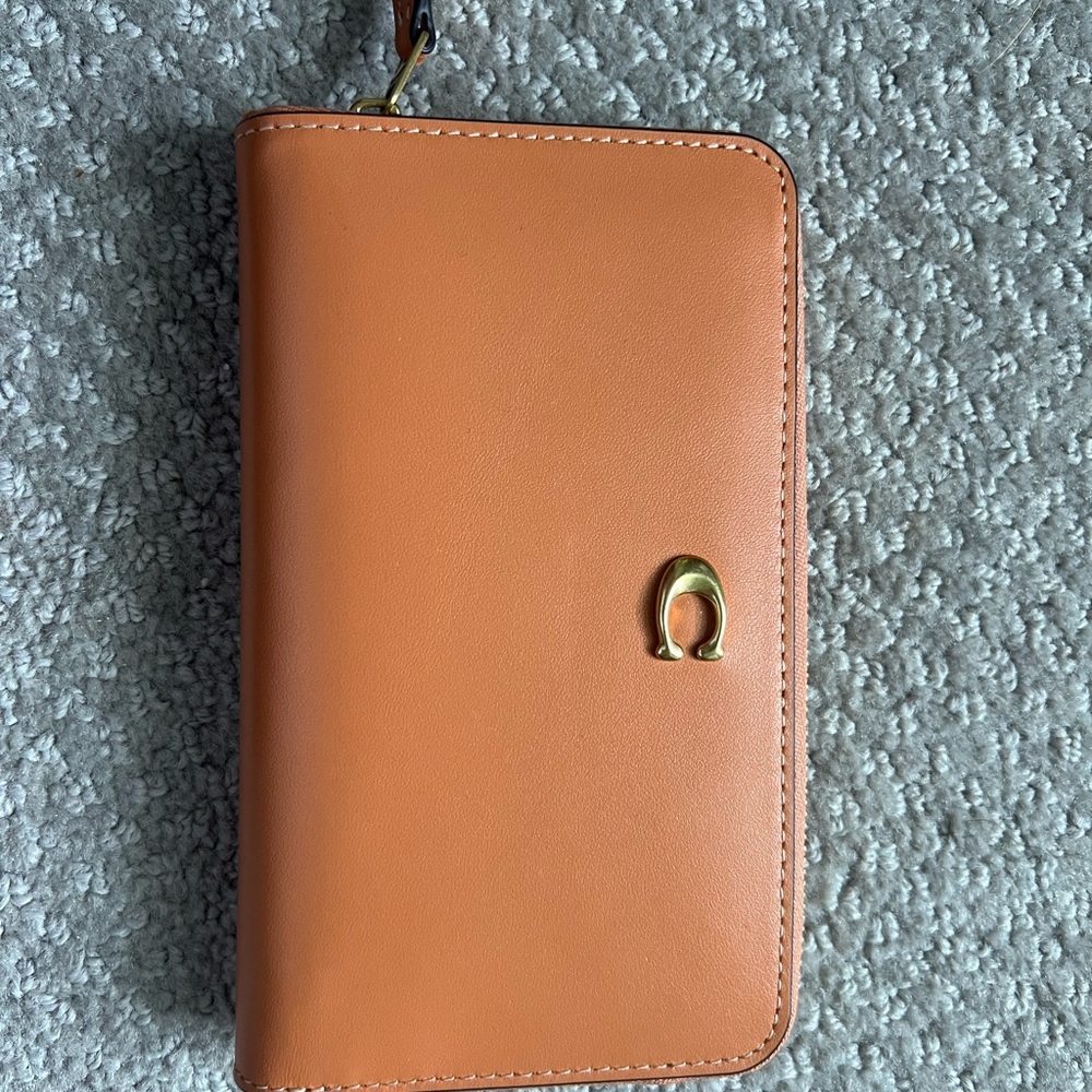 Coach Medium Zip Around Wallet - CH806